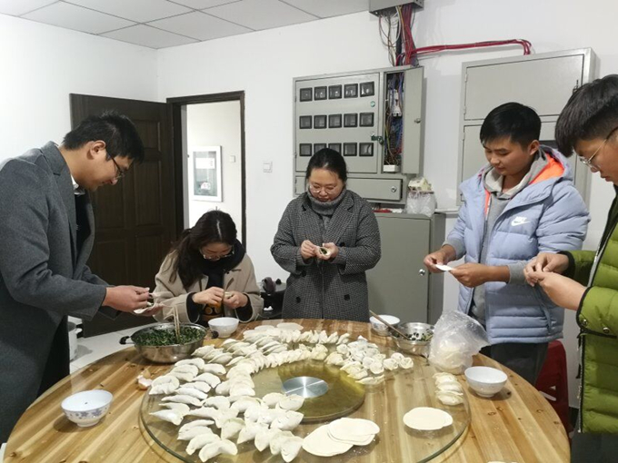 冬至陽生春又來，溫暖感恩促情誼——廣德路項目部舉辦包餃子活動